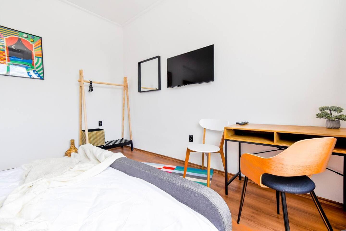 Super Fresh! 3Bdr Apartment In Sofia Center'S Artistic Area المظهر الخارجي الصورة
