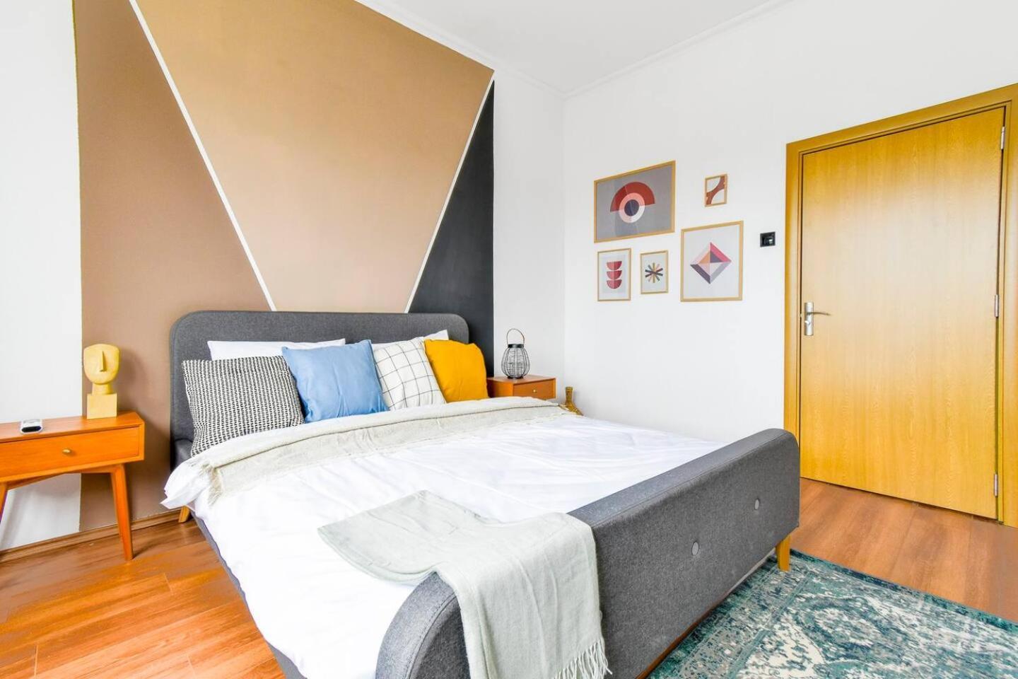 Super Fresh! 3Bdr Apartment In Sofia Center'S Artistic Area المظهر الخارجي الصورة