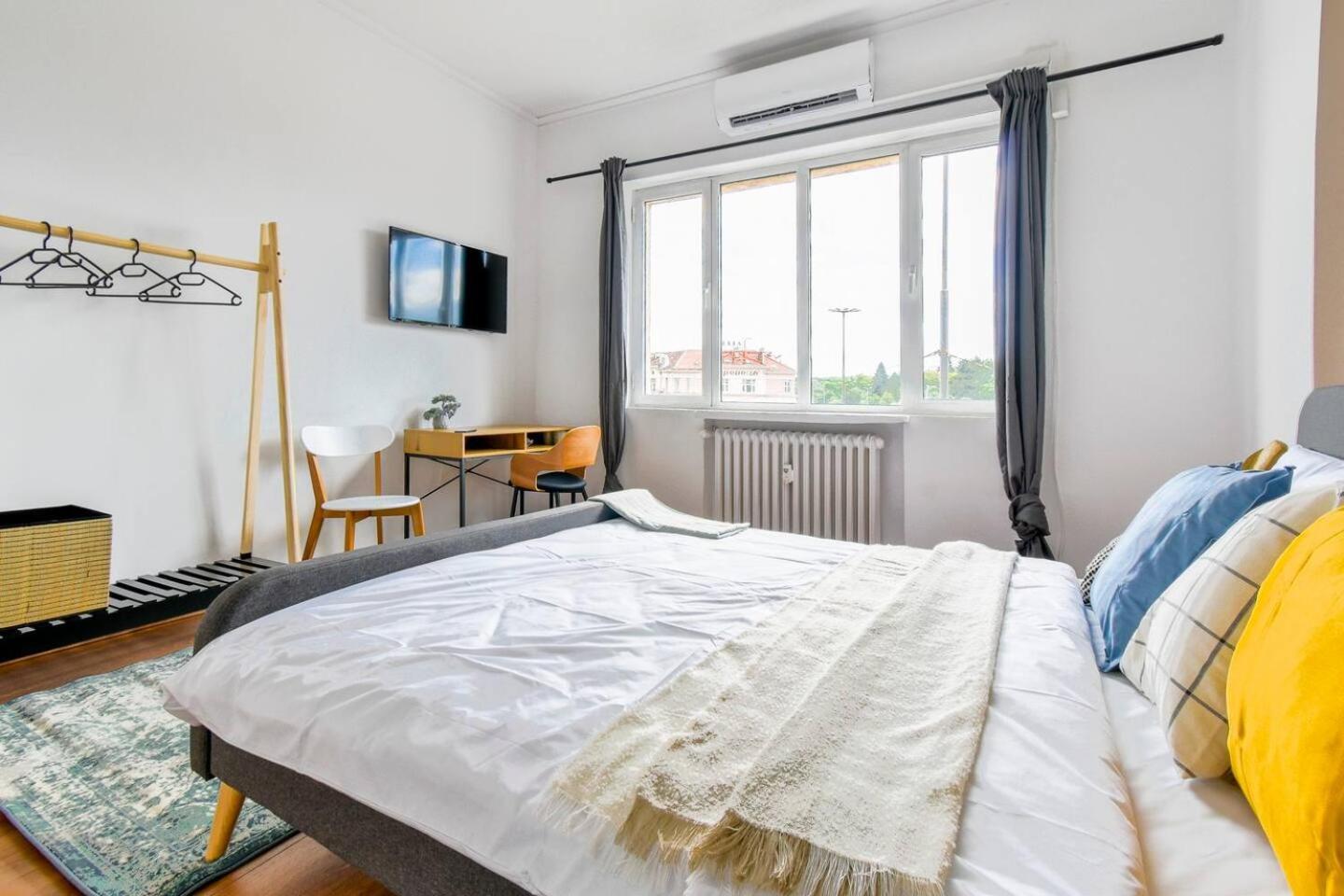 Super Fresh! 3Bdr Apartment In Sofia Center'S Artistic Area المظهر الخارجي الصورة